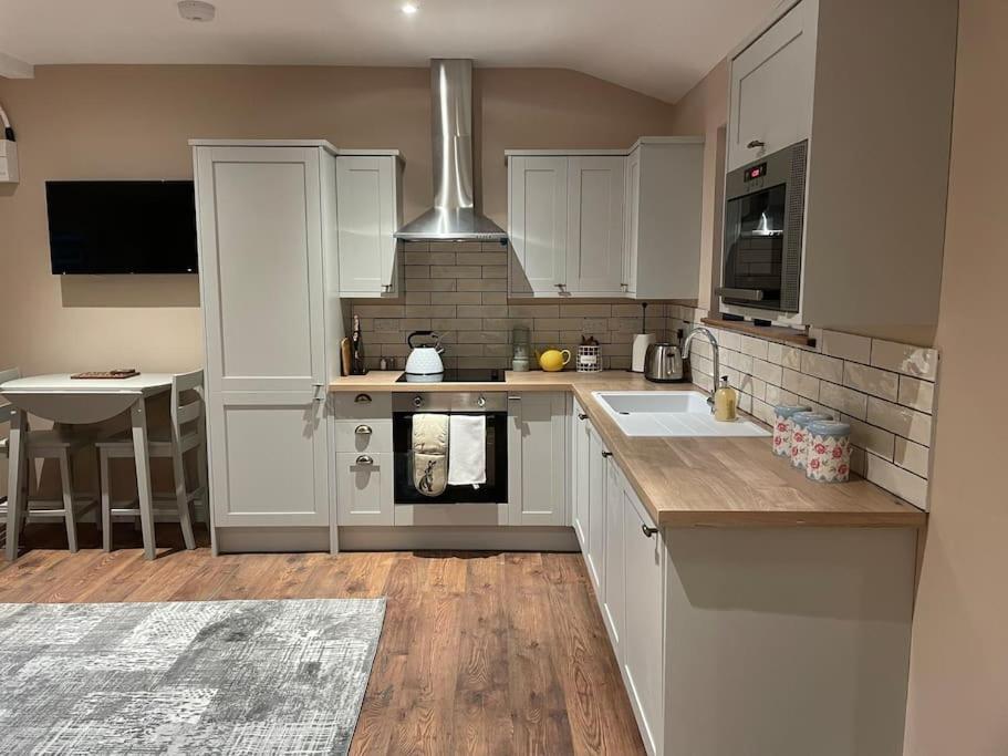 Tulip Cottage Wisborough Green Exterior foto